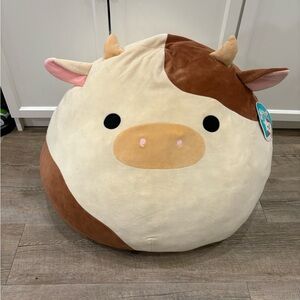 Jumbo squishmallow Ronnie the cow